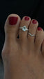Toe ring with stone